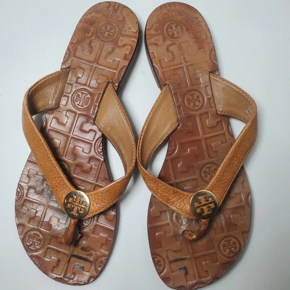 Tory Burch Miller Tan Leather Logo Medallion Thong Sandal 6M Flip Flops 50908667